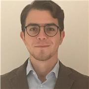 Ragazzo laureato impartisce lezioni private: competenze omnicomprensive in ogni disciplina umanistica e letteraria
